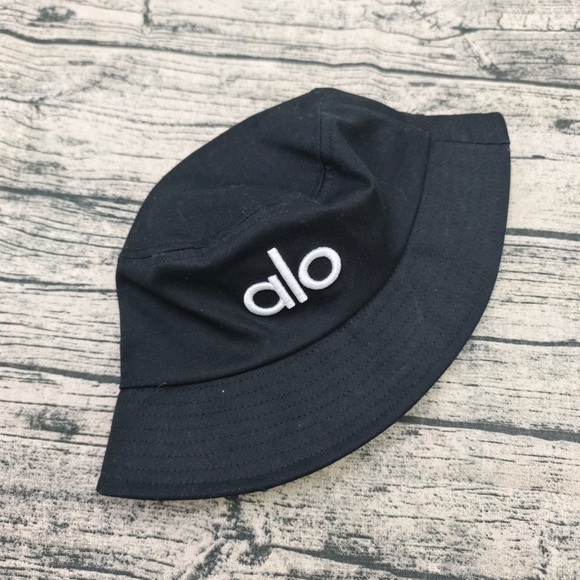 ALO Yoga Fundamental Bucket Hat - Picture 3 of 5